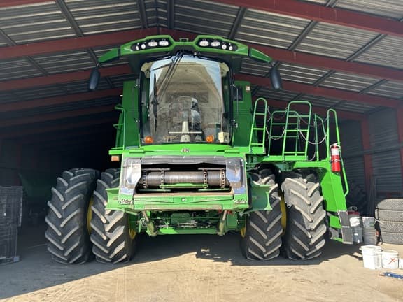 Image of John Deere S680 equipment image 1