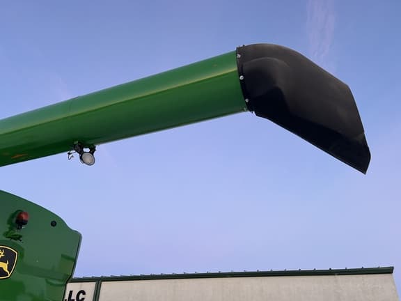 Image of John Deere S680 equipment image 4