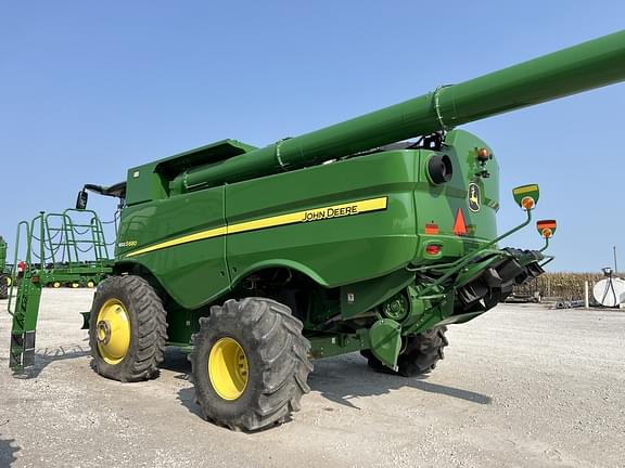 Image of John Deere S680 equipment image 1