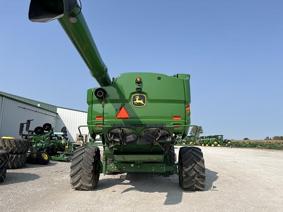 Image of John Deere S680 equipment image 3