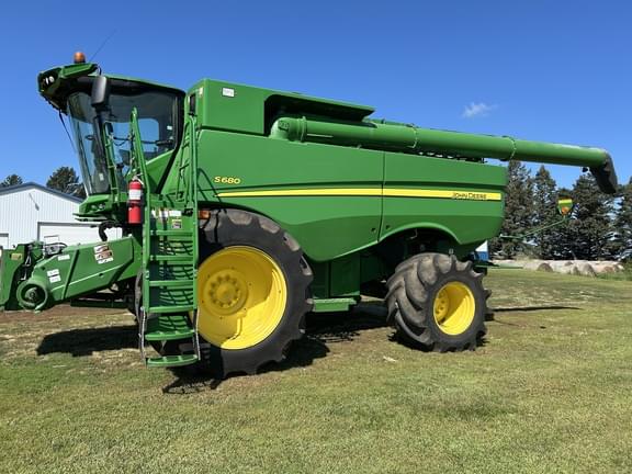 Image of John Deere S680 equipment image 1