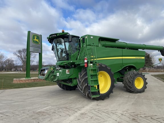 2017 John Deere S680 Equipment Image0