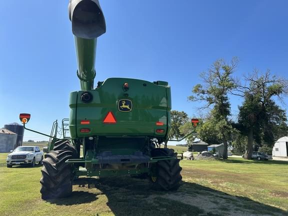 Image of John Deere S680 equipment image 4