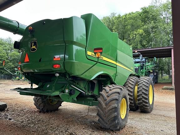Image of John Deere S680 equipment image 4