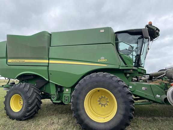 Image of John Deere S680 equipment image 1