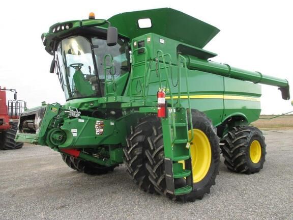 Main image John Deere S680