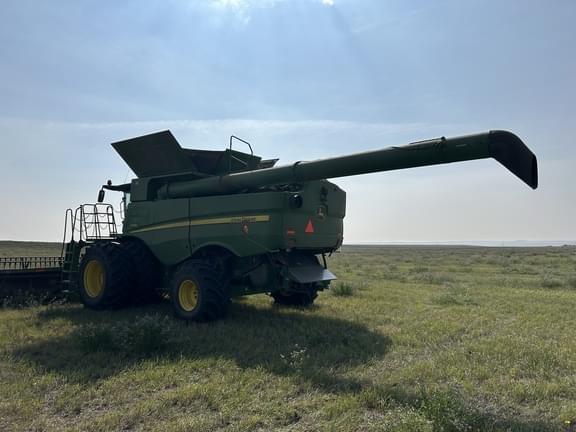 Image of John Deere S680 equipment image 2