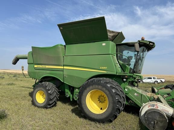 Image of John Deere S680 Primary image