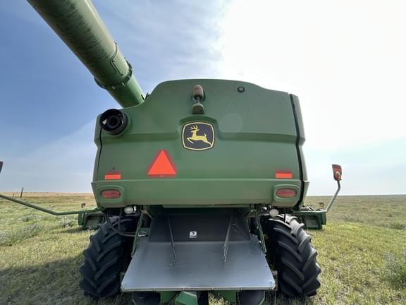 Image of John Deere S680 equipment image 4