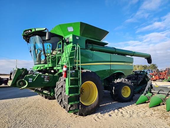 Image of John Deere S680 Primary image