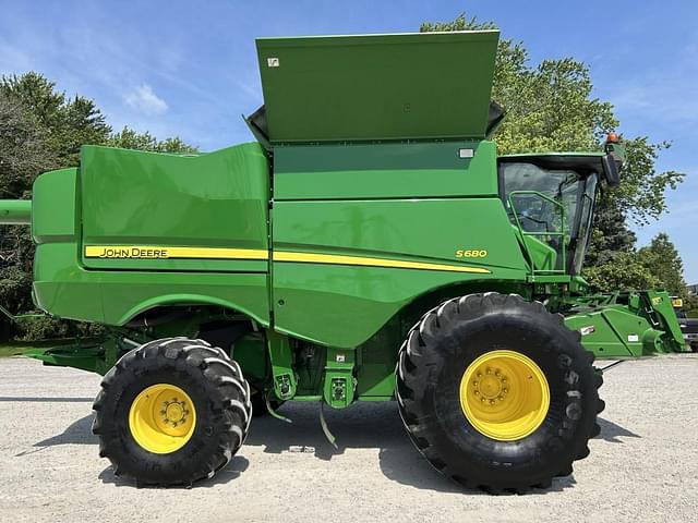 Image of John Deere S680 equipment image 3