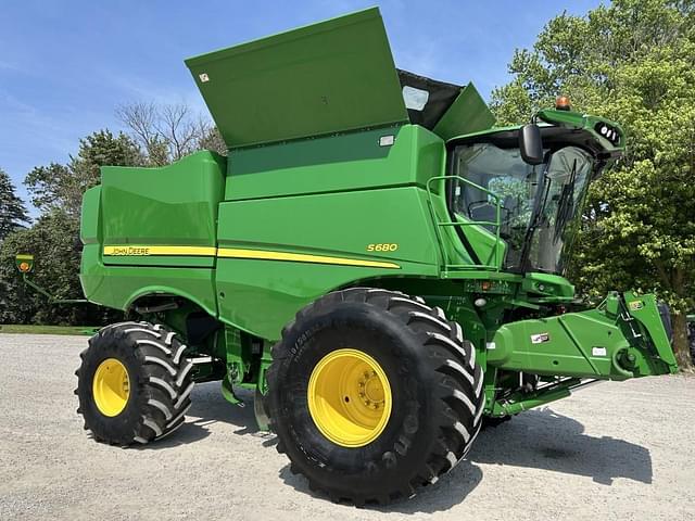 Image of John Deere S680 equipment image 1