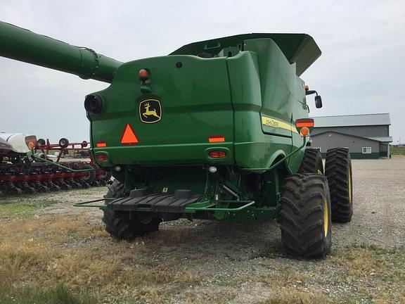 Image of John Deere S680 equipment image 4