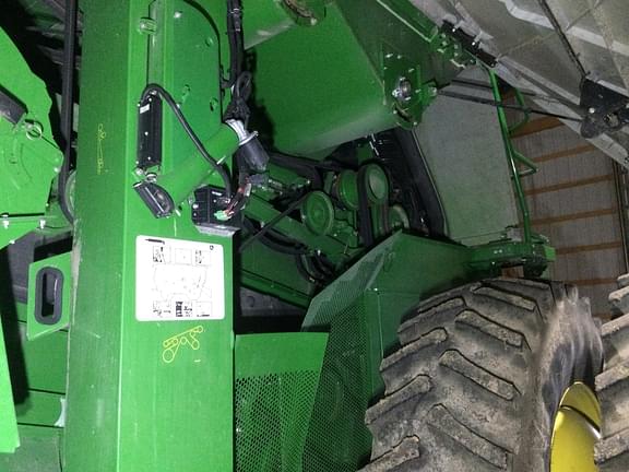 Image of John Deere S680 equipment image 2