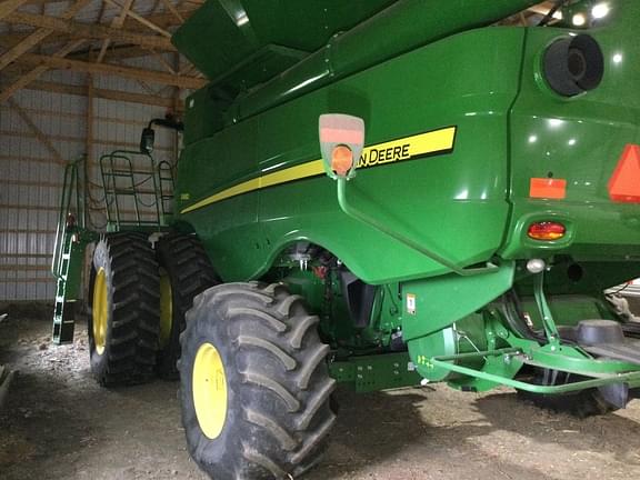 Image of John Deere S680 equipment image 1