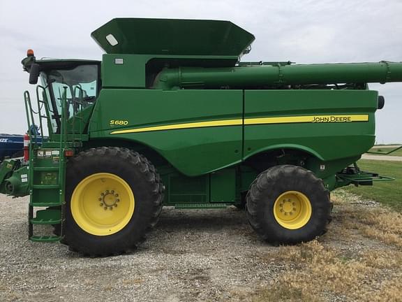 Image of John Deere S680 equipment image 3