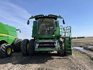 Main image John Deere S680 1