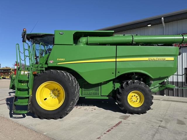 Image of John Deere S680 equipment image 3