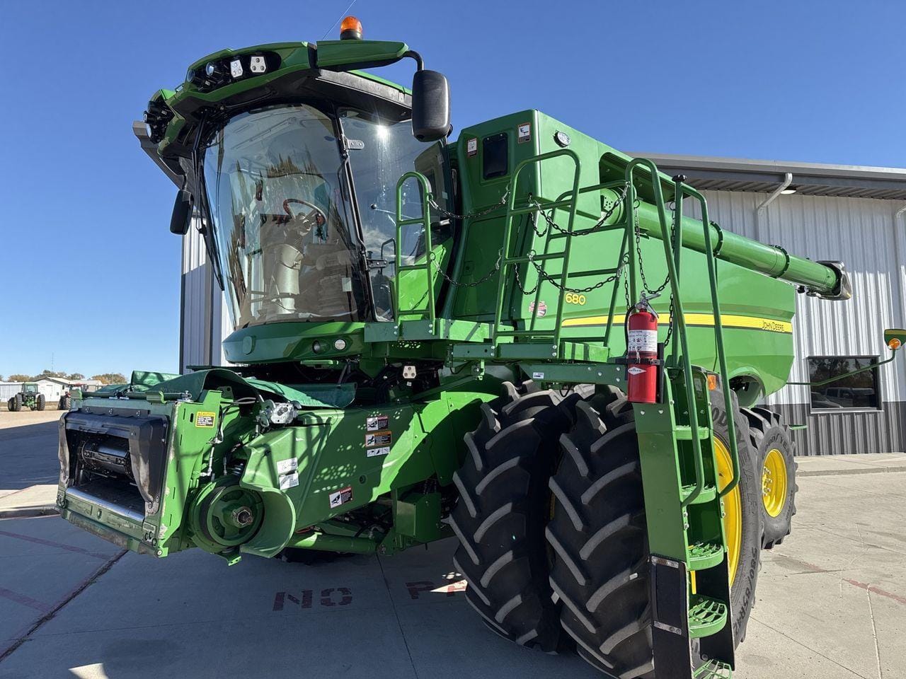 2017 John Deere S680 Equipment Image0