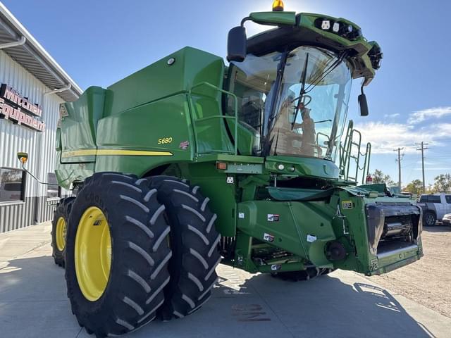 Image of John Deere S680 equipment image 1