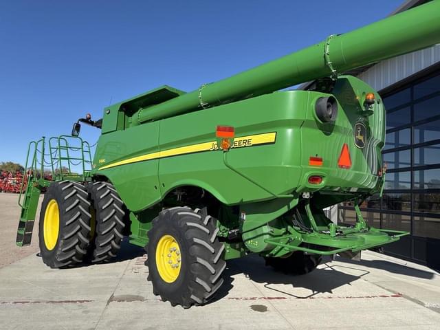 Image of John Deere S680 equipment image 2