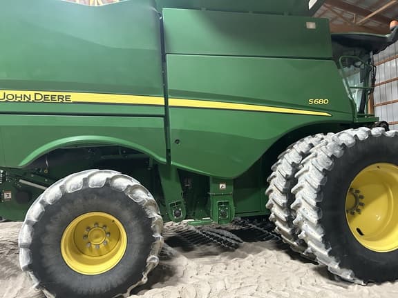 Image of John Deere S680 equipment image 1