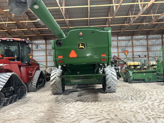 Image of John Deere S680 equipment image 2