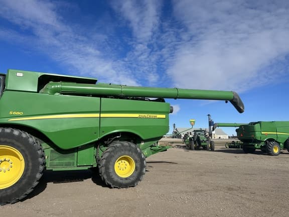 Image of John Deere S680 equipment image 3
