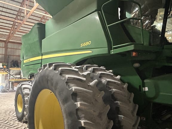 2017 John Deere S680 Equipment Image0