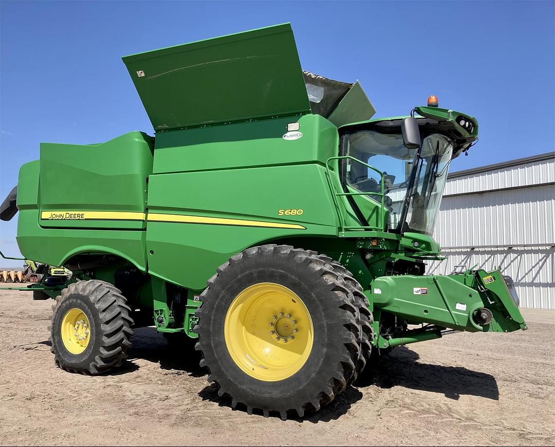 Image of John Deere S680 Primary image