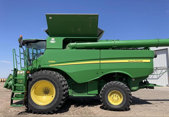 Image of John Deere S680 equipment image 1