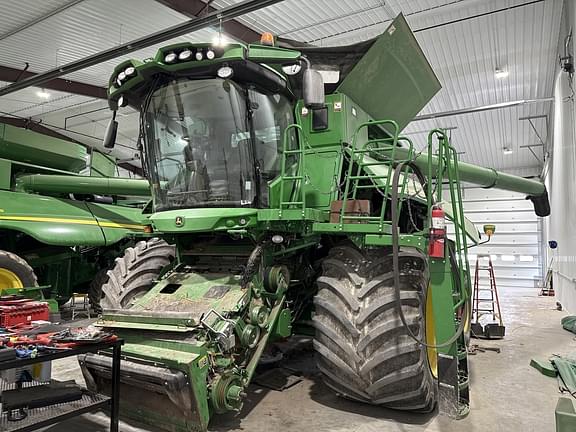 Image of John Deere S680 equipment image 1