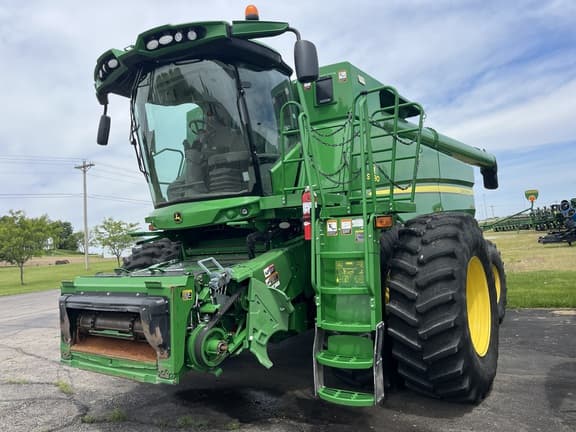 Image of John Deere S680 equipment image 1