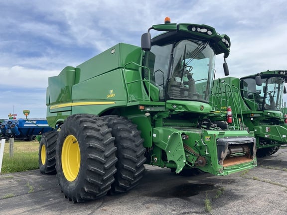 2017 John Deere S680 Equipment Image0