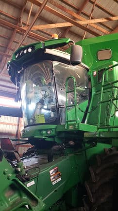 Image of John Deere S680 equipment image 2