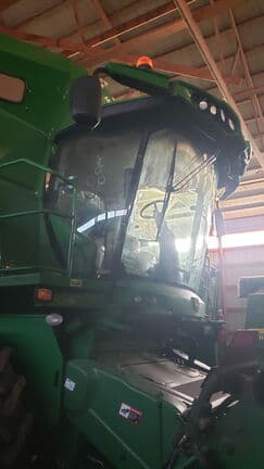 Image of John Deere S680 equipment image 1