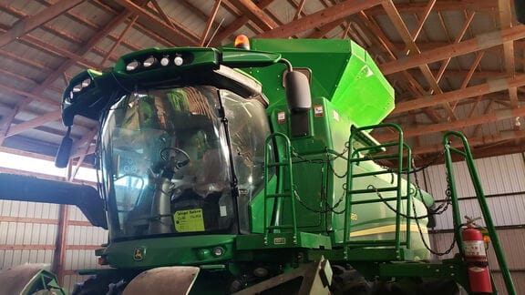 2017 John Deere S680 Equipment Image0