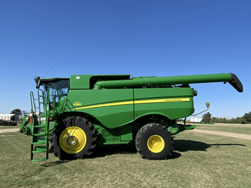 Main image John Deere S680