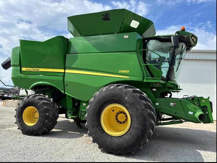 Image of John Deere S680 Primary image