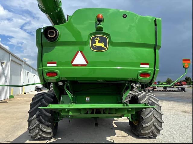 Image of John Deere S680 equipment image 4