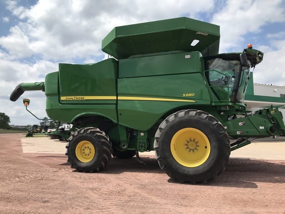 Main image John Deere S680