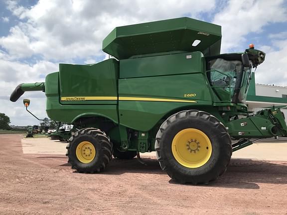 Image of John Deere S680 Primary image