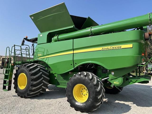 Image of John Deere S680 equipment image 4