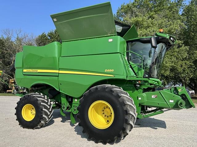Image of John Deere S680 equipment image 1