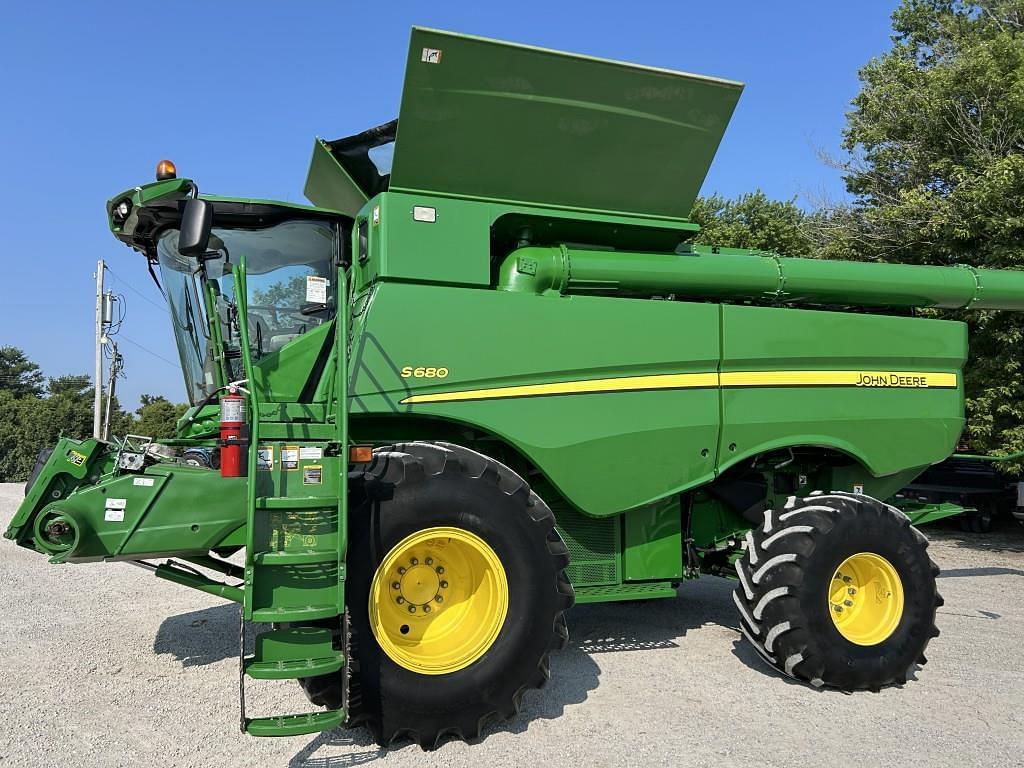 Image of John Deere S680 Primary image
