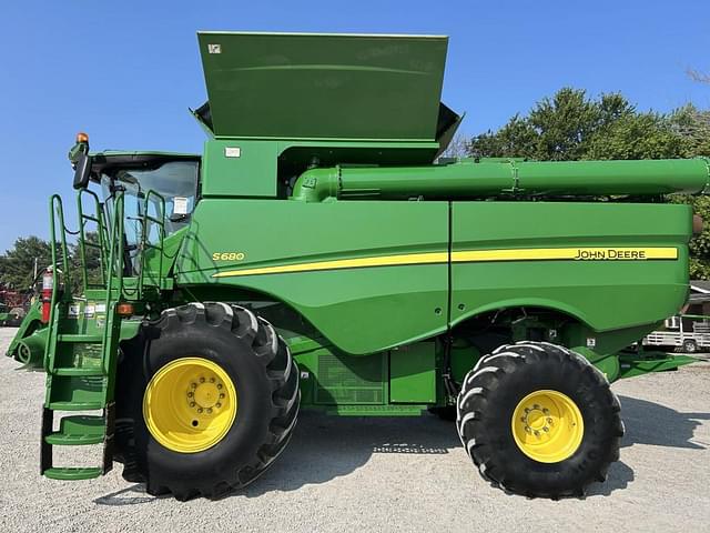 Image of John Deere S680 equipment image 2