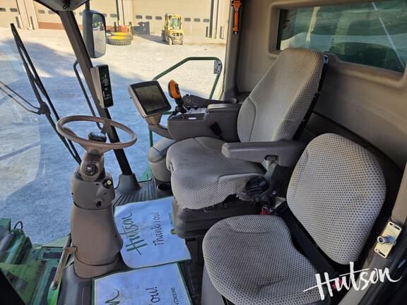 Image of John Deere S680 equipment image 4