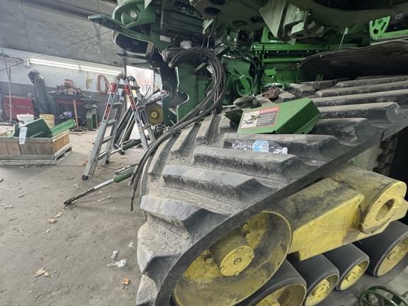 Image of John Deere S680 equipment image 1