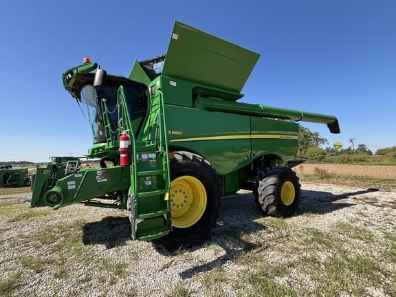Image of John Deere S680 equipment image 4