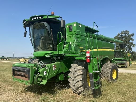 2017 John Deere S680 Equipment Image0